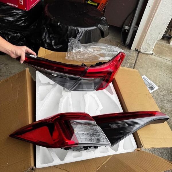 2022 OEM Civic LED taillights with 22k miles on them, still in perfect condition, no scratches and lights work perfectly